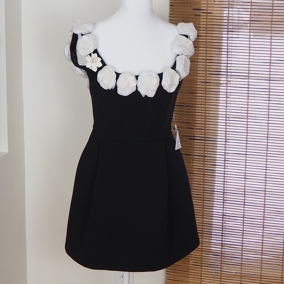 NWT Nadine Merabi Cindy Flower Detail Cocktail Minidress Women's Sz Small Black - Picture 3 of 16